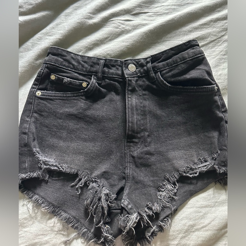 Zara Black Jean Shorts Distressed High-Waisted, unused !